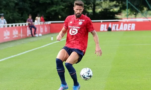 Olivier Giroud en action sous le maillot de l'équipe de France.