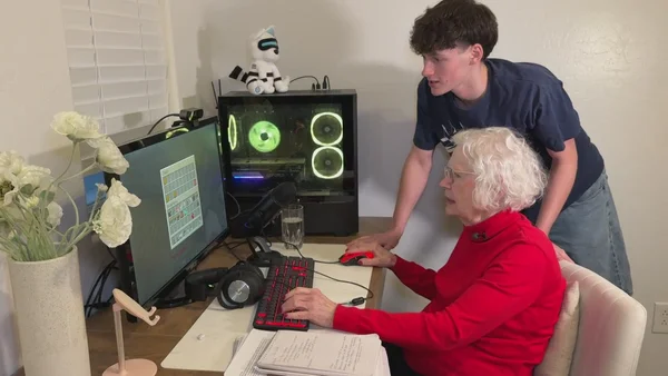 Portrait de la grand-mère de 81 ans, streameuse Minecraft connue sous le nom de GrammaCrackers.