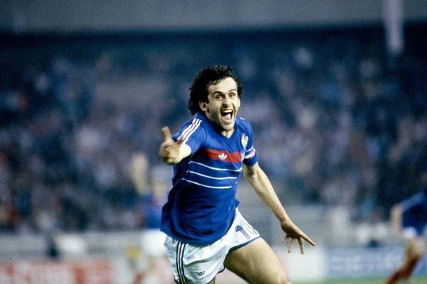 Michel Platini célébrant lors du Championnat d'Europe des Nations en 1984.