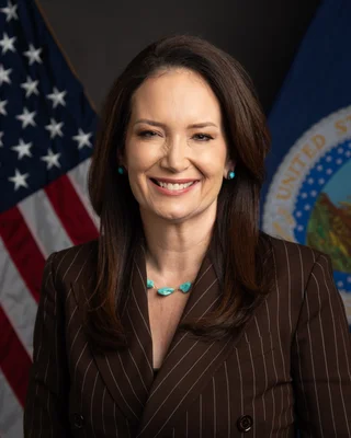 Brooke Rollins, secrétaire à l'Agriculture des États-Unis, portrait officiel le 14 février 2025.