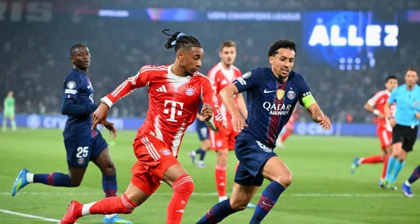 Action de jeu entre un joueur du Bayern Munich et un joueur du PSG lors d'un match de Ligue des champions.