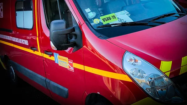 Véhicule de secours et d'assistance aux victimes (VSAV) des pompiers du Vaucluse.