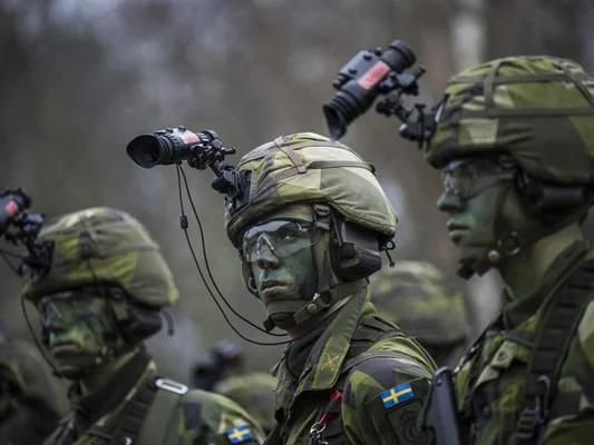 Soldats suédois participant à l'exercice 'Nordic Response' de l'OTAN dans l'Arctique.