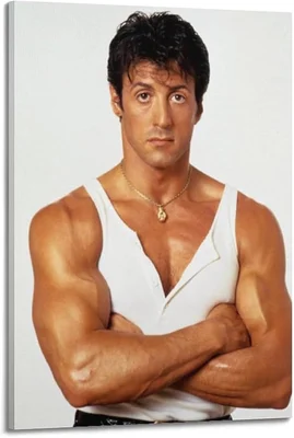 Portrait de Sylvester Stallone en débardeur blanc et chaîne en or