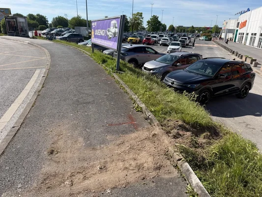 Lieu de l'accident lors d'un rassemblement automobile spontané au nord de Reims : huit blessés, dont deux graves.
