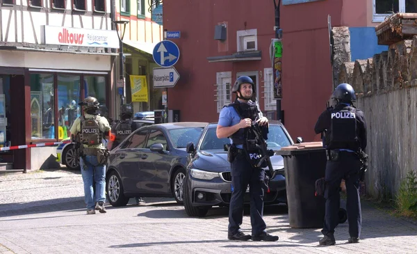 Officiers de police en intervention lors de la prise d'otages.