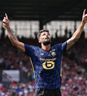Olivier Giroud célèbre un but sous le maillot lillois.