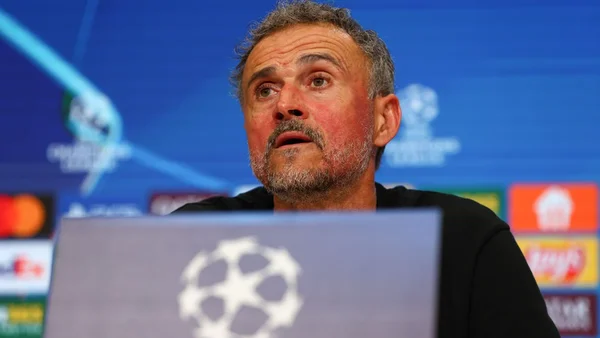 Luis Enrique lors d'une conférence de presse du PSG.