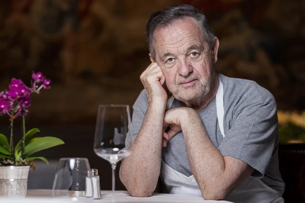 Bernard Pacaud dans la salle de L'Ambroisie.