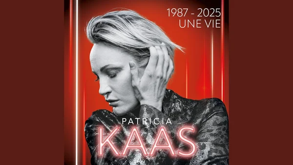 Affiche du best-of '1987-2025 : une vie' de Patricia Kaas, mêlant élégance et modernité.