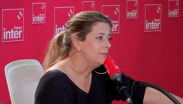 Couverture du roman « Les filles de la librairie » de Giulia Foïs