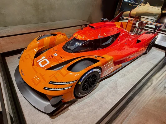 La Genesis GMR-001 Hypercar présentée en exposition.