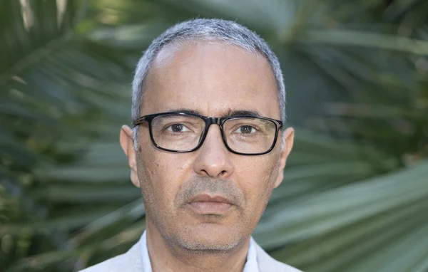 Portrait de Kamel Daoud, lauréat du Prix Goncourt 2024.