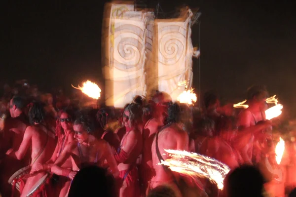 Performance pyrotechnique lors du Festival du feu de Beltane.