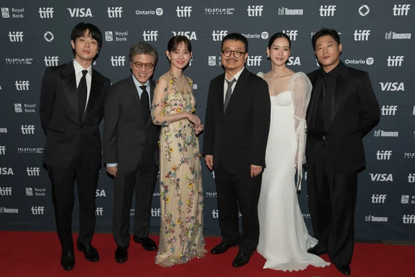 Yeon Sang-ho et le casting de « Colony» au TIFF 2025.