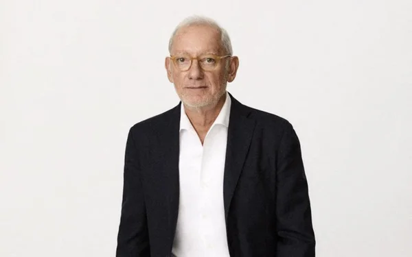 Isak Andic, fondateur de Mango, portrait officiel.
