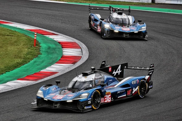 Les Hypercars d'Alpine testant leur nouvelle philosophie aérodynamique pour 2026.