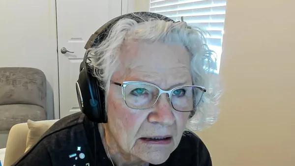La grand-mère de 81 ans joue à Minecraft avec son petit-fils pour collecter des fonds.