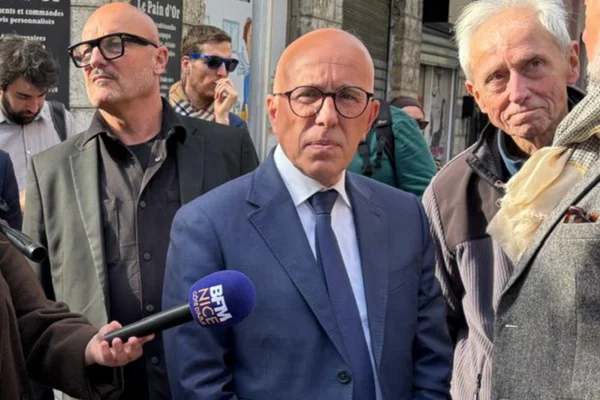 Éric Ciotti interviewé en extérieur par BFM Nice Côte d'Azur.