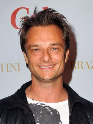 David Hallyday en portrait souriant.