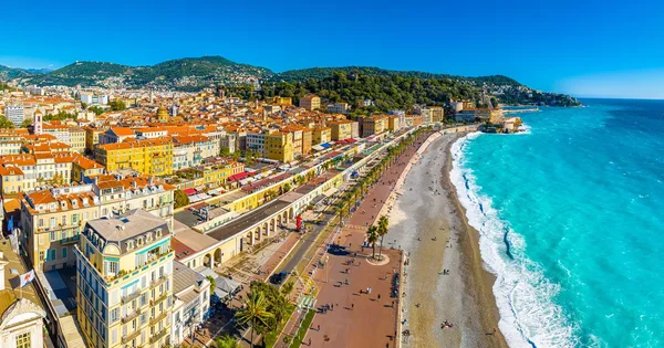 Vue aérienne de la Promenade des Anglais à Nice, illustrant le cadre de l'affaire de corruption impliquant des syndics de la Côte d'Azur.