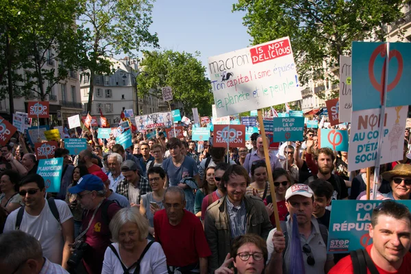 Manifestation « La Fête à Macron » organisée par La France insoumise le 5 mai 2018, entre Opéra et Bastille à Paris.