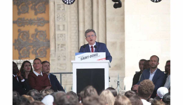 Un responsable politique de LFI s'exprimant lors d'un meeting à Saint-Denis.
