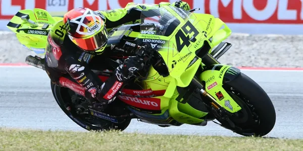Le pilote numéro 49 en pleine course lors du Grand Prix de Catalogne.