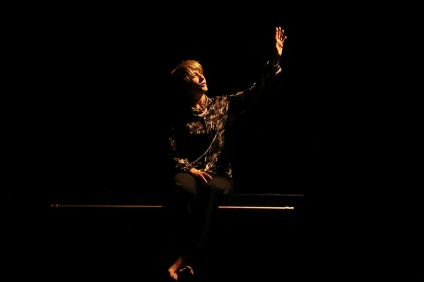 Caroline Loeb dans une mise en scène théâtrale pour « Françoise par Sagan ».