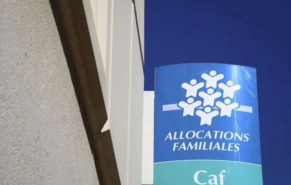 Enseigne d'une caisse d'Allocations Familiales, rappelant le cadre administratif de l'erreur.
