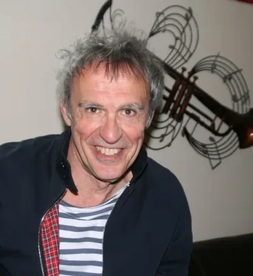 Jean-Patrick Capdevielle sur la scène de L'Angélus à Gien.