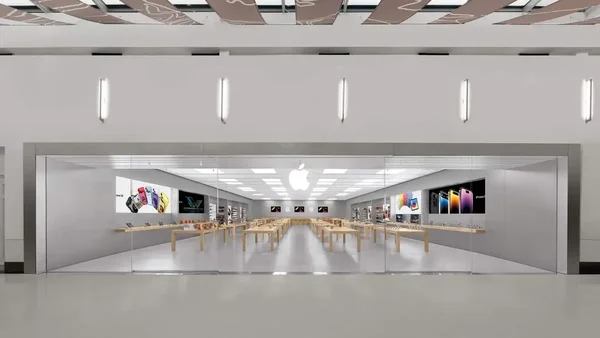 Intérieur d'un Apple Store avec ses tables d'exposition.