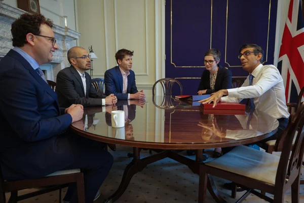 Réunion de dirigeants d'entreprises d'IA avec le Premier ministre britannique à Downing Street.