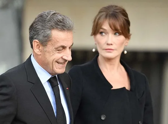Nicolas Sarkozy et Carla Bruni-Sarkozy lors d'une apparition publique.