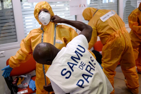 Ebola : le patient soigné en France est « dans un état stable »
