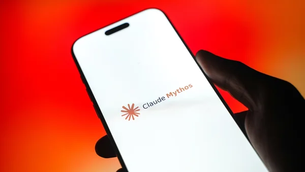 Smartphone affichant l'interface du modèle Claude Mythos.