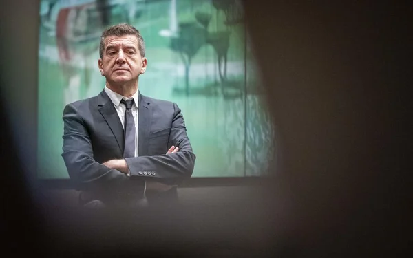 Matthieu Pigasse, prêt à être utile pour la gauche, selon Le Parisien.