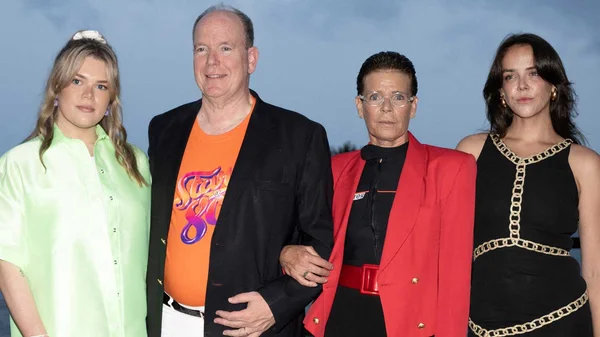 La princesse Stéphanie en star des années 80 avec sa famille au gala Fight Aids Monaco