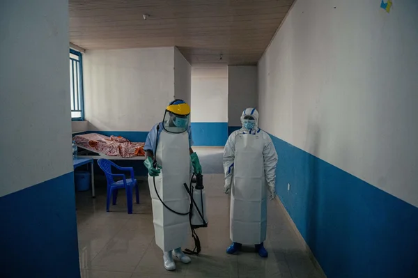 Alerte générale » : un hôpital accueillant des patients d'Ebola pris d'assaut par des proches de victimes en RDC - Le Parisien