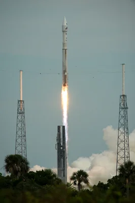 Décollage de la fusée Atlas V emportant la sonde martienne MAVEN depuis Cap Canaveral, en Floride, en 2013.
