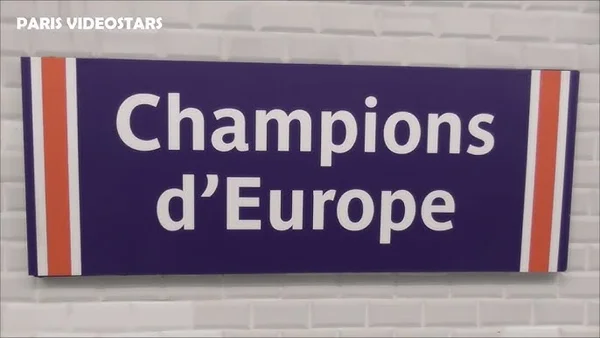 Panneau 'Champions d'Europe' installé par la RATP dans une station de métro parisienne.