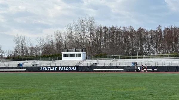 Stade de l'université de Bentley, futur centre d'entraînement des Bleus pour la Coupe du monde 2026.