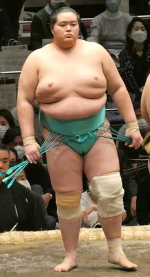 Kotozakura Masakatsu II dans le dohyō lors d'un tournoi.