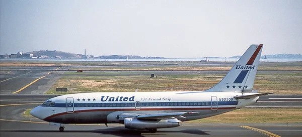 Boeing 737-222 'Friend Ship' de United Airlines au roulage.