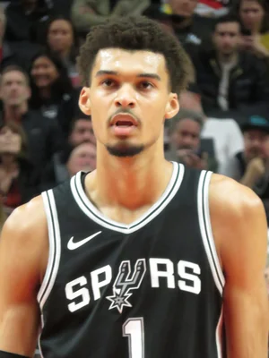 Victor Wembanyama en action avec les San Antonio Spurs.