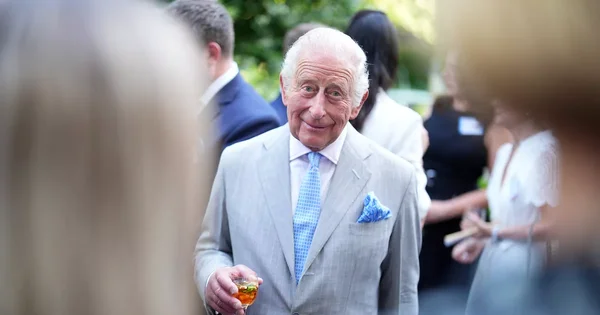 Le roi Charles III lors d'une réception, alors que la présidente vénézuélienne lui réclame le déblocage de l'or du pays.