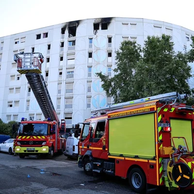 Intervention des pompiers lors de l'incendie criminel qui a coûté la vie à sept membres d'une même famille dans le quartier des Moulins à Nice.