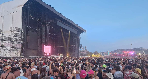 Vue du Delta Festival à Marseille, affecté par des accusations et annulations.