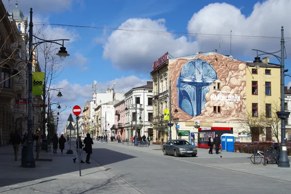 Mural du Mandalorien à Łódź, en Pologne, dans la rue Piotrkowska.