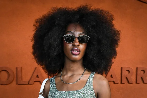 Ebony, finaliste de la Star Academy, photographiée après sa prestation polémique à Yardland.